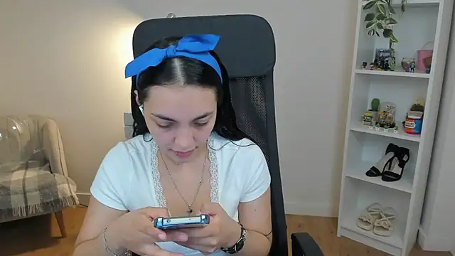 Snapshot of _BellaEvans_ chatting on 6, 5, 2026 BellaEvans online show from 6, 5, 2026