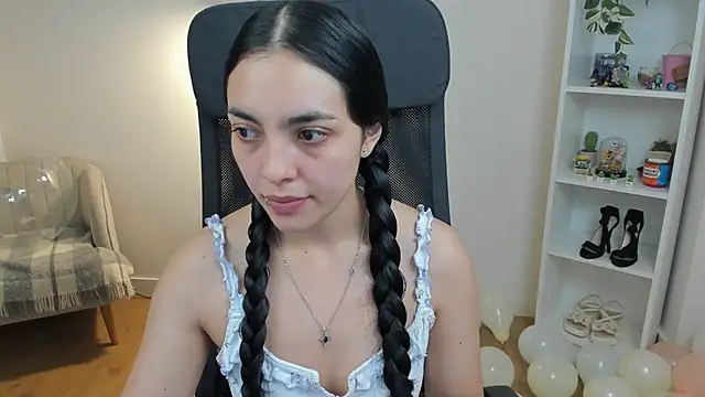 Snapshot of _BellaEvans_ chatting on 9, 5, 2026 BellaEvans online show from 9, 5, 2026