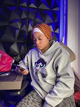 Melany Williams online show from 4, 12, 2025