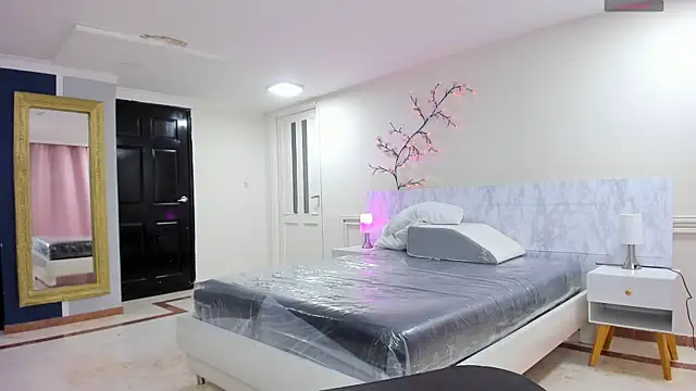 charolbruce 1 online show from 17, 4, 2026