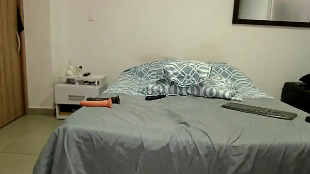 Snapshot of AnnieRoss69 chatting on 4, 10, 2025 AnnieRoss69 online show from 4, 10, 2025