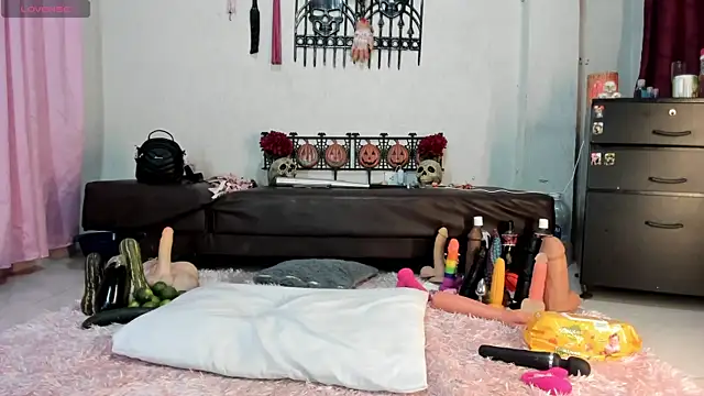 Snapshot of RubyEmerald chatting on 15, 12, 2025 RubyEmerald online show from 15, 12, 2025