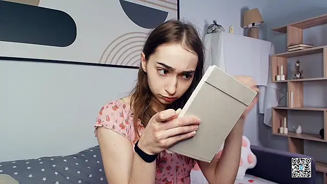 PollyBeev online show from 27, 10, 2025