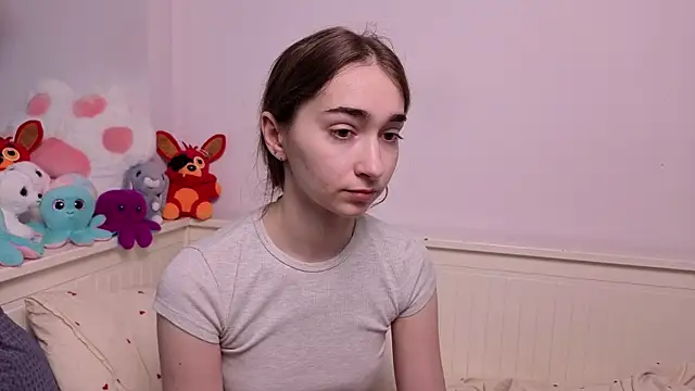 Snapshot of PollyBeev chatting on 10, 7, 2026 PollyBeev online show from 10, 7, 2026