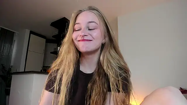 Snapshot of MiaMews chatting on 24, 10, 2025 MiaMews online show from 24, 10, 2025