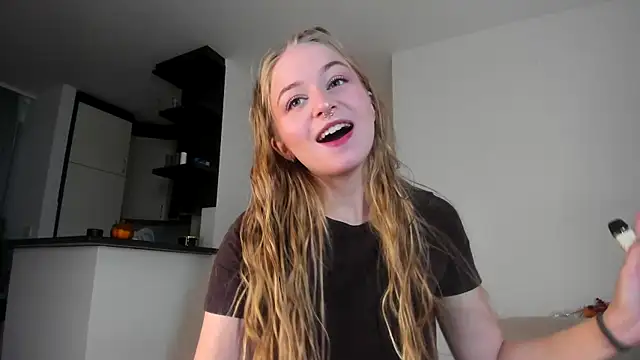 Snapshot of MiaMews chatting on 27, 10, 2025 MiaMews online show from 27, 10, 2025