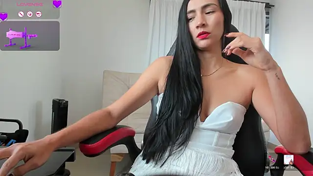 Snapshot of coniie_jhons chatting on 18, 4, 2026 coniie jhons online show from 18, 4, 2026