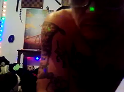 Snapshot of Buffshagswell chatting on 8, 11, 2025 Buffshagswell online show from 8, 11, 2025