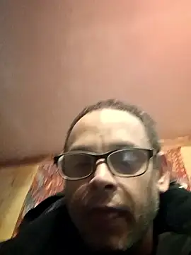 Snapshot of Buffshagswell chatting on 4, 12, 2025 Buffshagswell online show from 4, 12, 2025