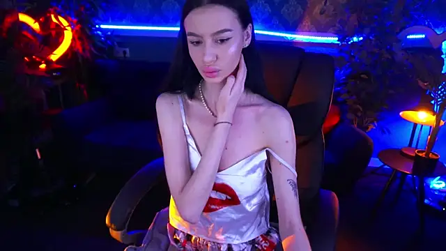 Snapshot of Snow_WhiteeeX chatting on 4, 2, 2025 Snow WhiteeeX online show from 4, 2, 2025