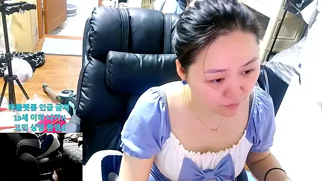 Snapshot of rami0428 chatting on 2, 4, 2026 rami0428 online show from 2, 4, 2026