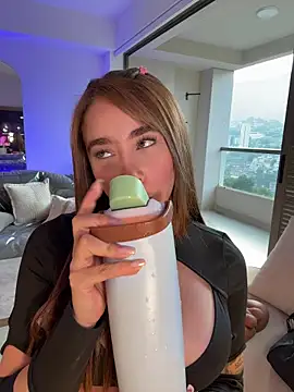 Lanataylor- online show from 15, 4, 2026