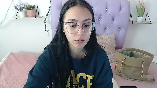 Snapshot of Freyja_01 chatting on 19, 9, 2025 Freyja 01 online show from 19, 9, 2025