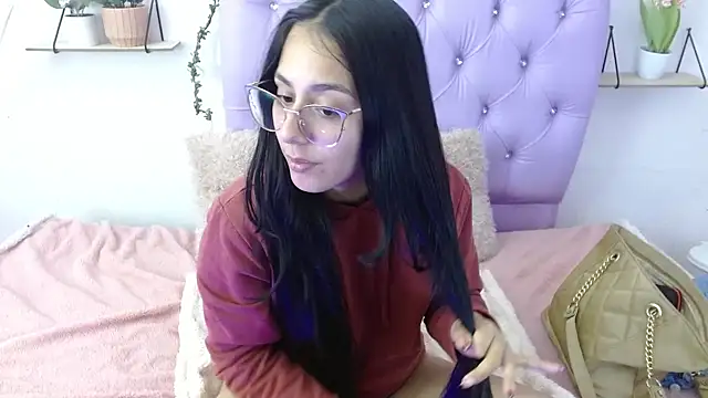 Snapshot of Freyja_01 chatting on 22, 9, 2025 Freyja 01 online show from 22, 9, 2025