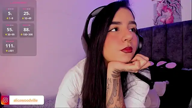 Snapshot of Alice_woodville chatting on 18, 2, 2025 Alice woodville online show from 18, 2, 2025