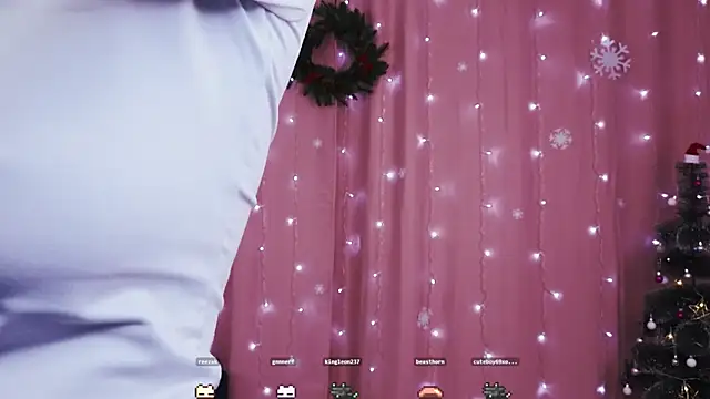 Snapshot of KimWilli chatting on 10, 12, 2024 KimWilli online show from 10, 12, 2024