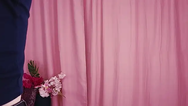 Snapshot of KimWilli chatting on 5, 1, 2025 KimWilli online show from 5, 1, 2025