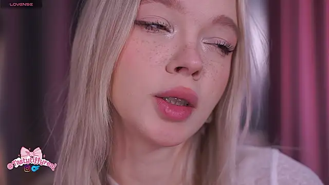 Snapshot of _AlinaBailey chatting on 21, 3, 2026 AlinaBailey online show from 21, 3, 2026