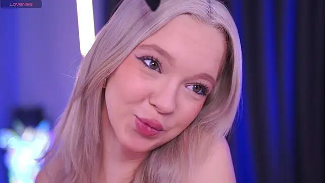 Snapshot of _AlinaBailey chatting on 5, 4, 2026 AlinaBailey online show from 5, 4, 2026