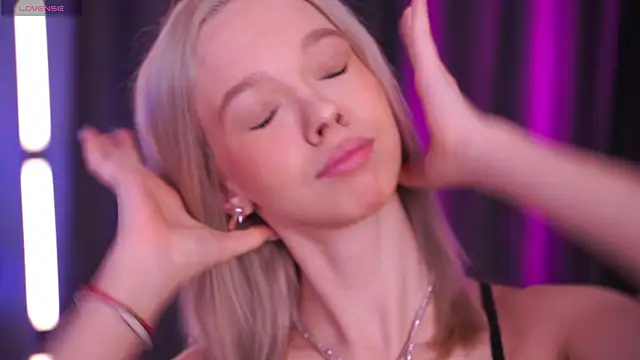 Snapshot of _AlinaBailey chatting on 8, 4, 2026 AlinaBailey online show from 8, 4, 2026