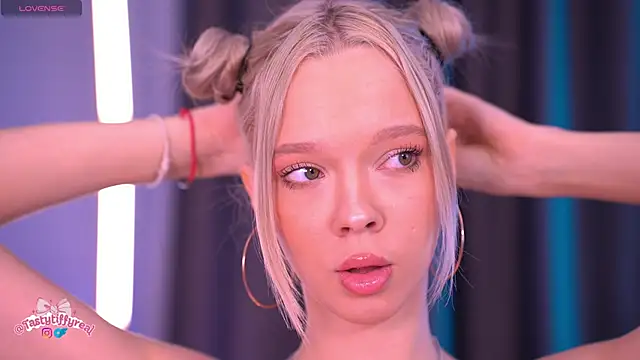 Snapshot of _AlinaBailey chatting on 10, 4, 2026 AlinaBailey online show from 10, 4, 2026