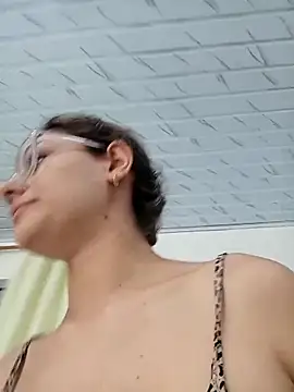 Snapshot of Ary-18 chatting on 18, 12, 2025 Ary-18 online show from 18, 12, 2025