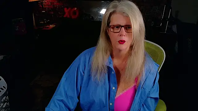 Snapshot of AliceHarlot chatting on 8, 4, 2026 AliceHarlot online show from 8, 4, 2026