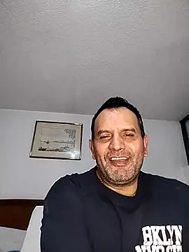 Snapshot of RogueTraveler chatting on 17, 10, 2025 RogueTraveler online show from 17, 10, 2025