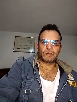 Snapshot of RogueTraveler chatting on 23, 10, 2025 RogueTraveler online show from 23, 10, 2025