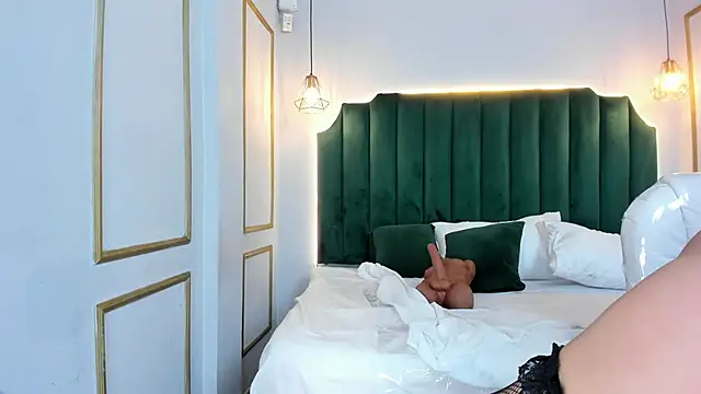 HannaPaola online show from 4, 2, 2025