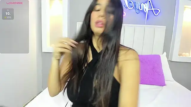 HannaPaola online show from 25, 2, 2025