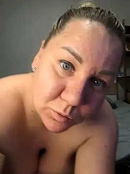 Snapshot of Anna_Curvy chatting on 17, 4, 2026 Anna Curvy online show from 17, 4, 2026