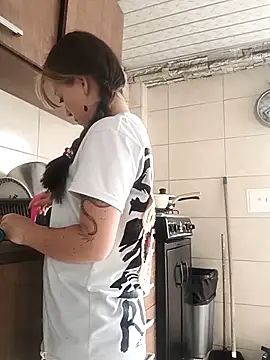 Snapshot of Tefannyy_ chatting on 3, 4, 2026 Tefannyy online show from 3, 4, 2026