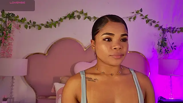 Snapshot of NahiaraReina chatting on 2, 6, 2026 NahiaraReina online show from 2, 6, 2026