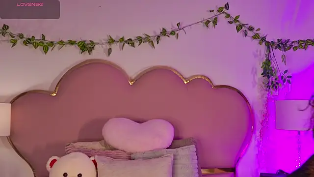 Snapshot of NahiaraReina chatting on 25, 6, 2026 NahiaraReina online show from 25, 6, 2026