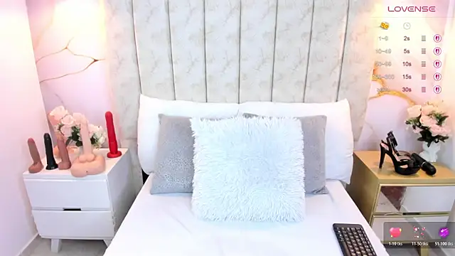 LauraSmith-01 online show from 14, 12, 2025