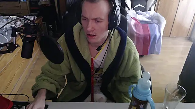 Snapshot of BabyDracoDarkfang chatting on 8, 4, 2026 BabyDracoDarkfang online show from 8, 4, 2026