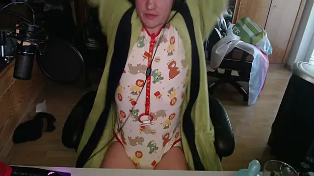 Snapshot of BabyDracoDarkfang chatting on 17, 4, 2026 BabyDracoDarkfang online show from 17, 4, 2026