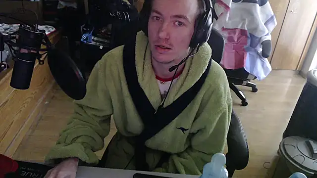 Snapshot of BabyDracoDarkfang chatting on 21, 4, 2026 BabyDracoDarkfang online show from 21, 4, 2026