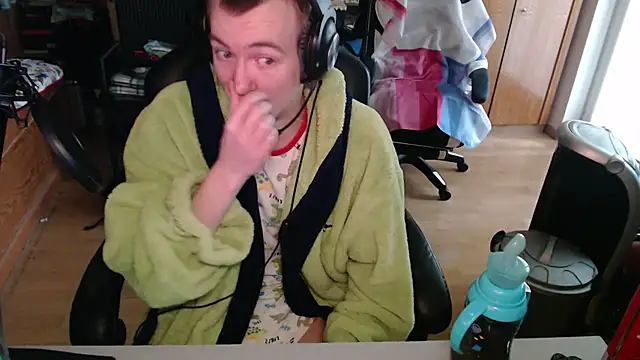 Snapshot of BabyDracoDarkfang chatting on 25, 4, 2026 BabyDracoDarkfang online show from 25, 4, 2026