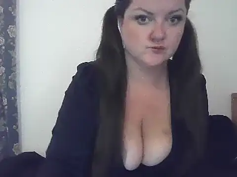 Snapshot of LacyLouxxx chatting on 4, 12, 2024 LacyLouxxx online show from 4, 12, 2024