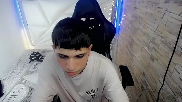 Snapshot of Brayan_lopezz chatting on 4, 12, 2024 Brayan lopezz online show from 4, 12, 2024