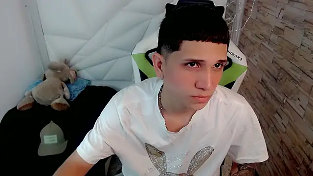 Snapshot of Brayan_lopezz chatting on 3, 2, 2025 Brayan lopezz online show from 3, 2, 2025