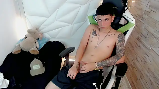 Snapshot of Brayan_lopezz chatting on 3, 2, 2025 Brayan lopezz online show from 3, 2, 2025