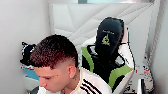 Snapshot of Brayan_lopezz chatting on 16, 1, 2026 Brayan lopezz online show from 16, 1, 2026