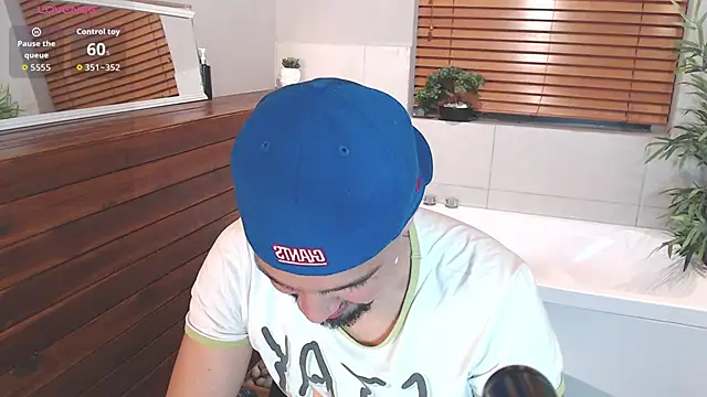 Snapshot of Edward_max chatting on 19, 11, 2025 Edward max online show from 19, 11, 2025