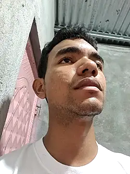 Snapshot of Reynold2608 chatting on 5, 4, 2026 Reynold2608 online show from 5, 4, 2026