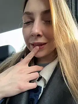 Snapshot of Sunny___Bunny chatting on 4, 3, 2026 Sunny Bunny online show from 4, 3, 2026