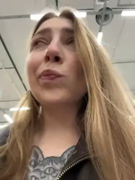 Snapshot of Sunny___Bunny chatting on 5, 4, 2026 Sunny Bunny online show from 5, 4, 2026