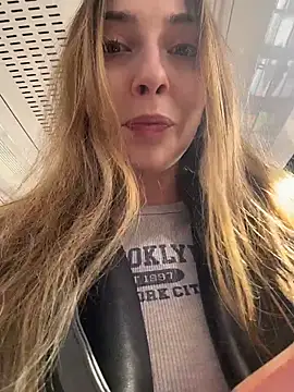 Snapshot of Sunny___Bunny chatting on 12, 4, 2026 Sunny Bunny online show from 12, 4, 2026